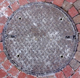 Nstar Electric Cat No 20453, EJIW, Made in USA - manhole cover - Cambridge, MA - DSC02527-001