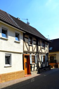 Ober-Rosbach, Neuer Weg 2 (1)