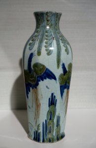 Octagonal vase, Firma Joost Thooft & Labouchere, Delft, c. 1903, ceramic - Hessisches Landesmuseum Darmstadt - Darmstadt, Germany - DSC00764