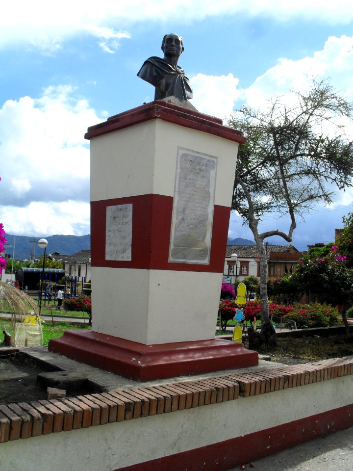 Nuevo Colon Bolivar1
