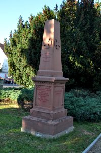 Ober-Mörlen, Friedhof, Gefallenendenkmal 70 71
