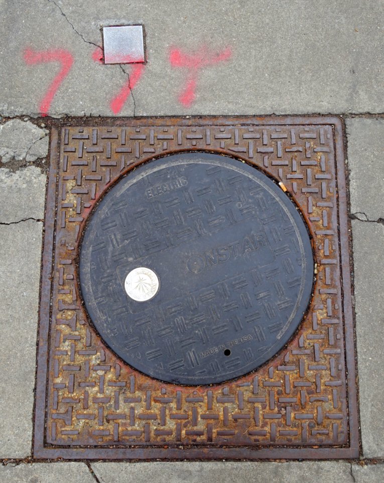 Nstar Electric Comm. Antenna, with crackled tile above - Cambridge, MA - DSC04775