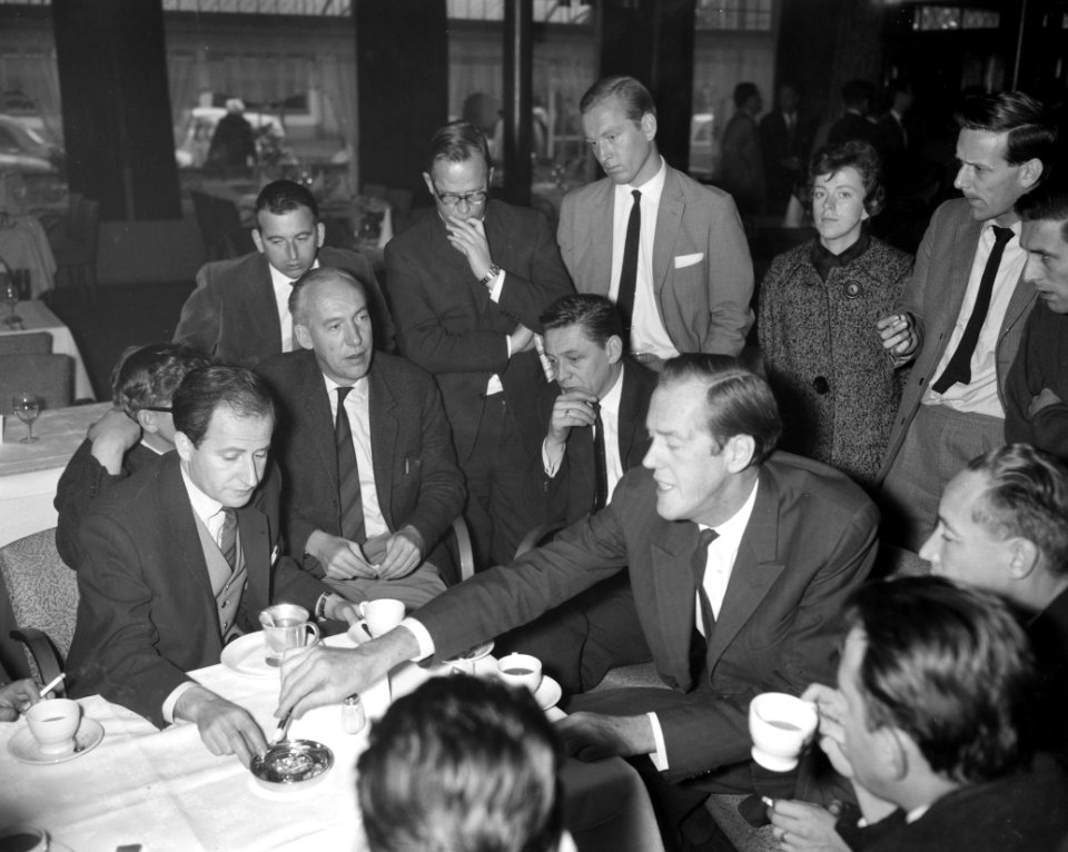 NTS-stakers bijeen in de Karseboom te Hilversum, Bestanddeelnr 913-2380