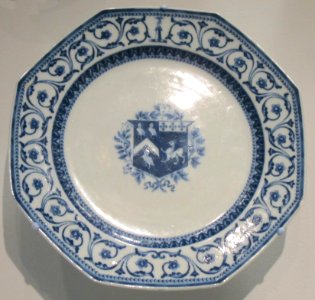 Octagonal plate, early 18th century, Chinese export ware, hard-paste porcelain, Honolulu Museum of Art