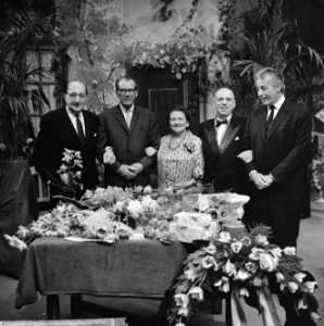Octave van Aerschot 75 jaar, gehuldigd in grote Schouwburg te Rotterdam, vlnr, Bestanddeelnr 916-3213