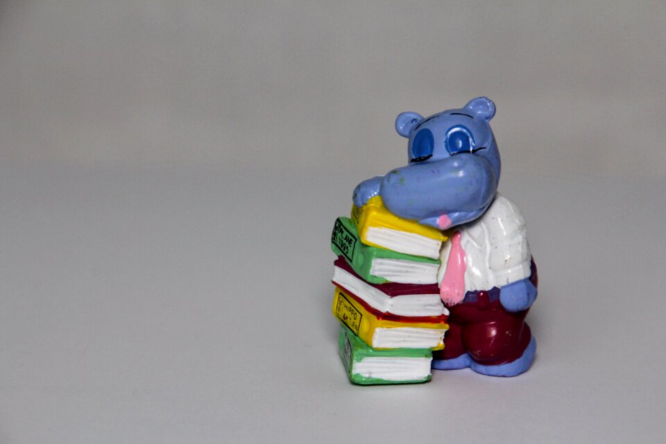 Exhausted überraschungseifiguren happy hippo