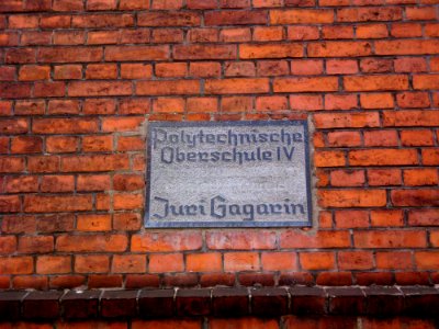 Oberschule Haus 2, Tafel POS IV, Bild 1