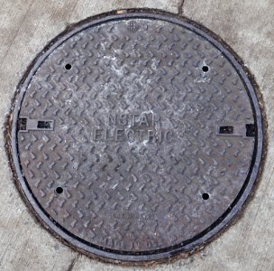 Nstar Electric Cat No 1347, Made in USA - manhole cover - Cambridge, MA - DSC02524-001