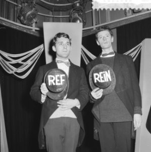 NTJ Nieuwsjaarsprogramma Bueno de Mesquita , Aart Brouwer (r) en Henk Elsink (l), Bestanddeelnr 910-9053
