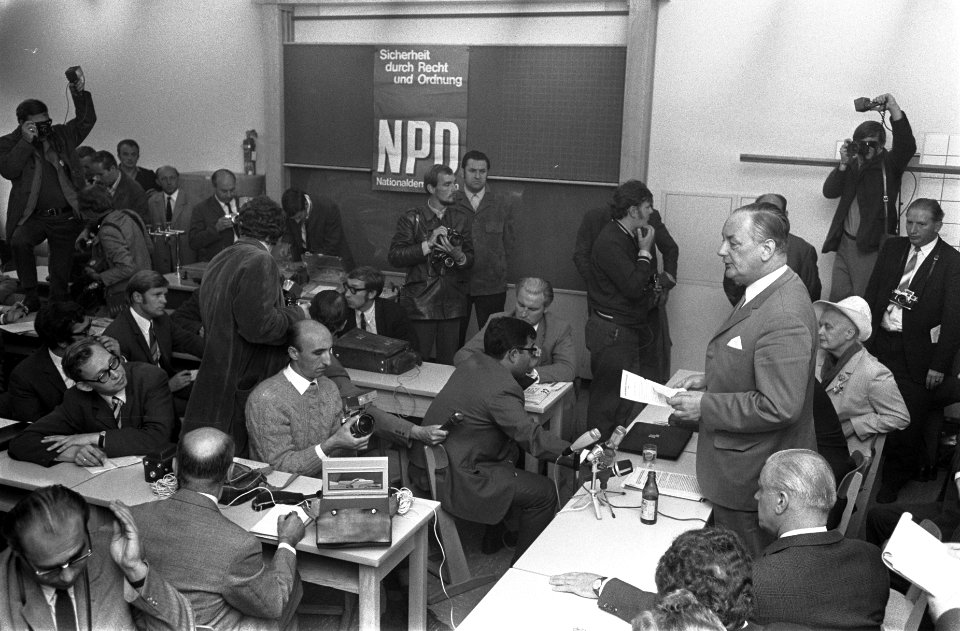 NPD verkiezingsbijeenkomst in Nordhorn, Duitsland Adolf Von Thadden spreekt, ov, Bestanddeelnr 922-7343