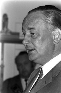NPD verkiezingsbijeenkomst in Nordhorn, Duitsland Adolf Von Thadden , kop, Bestanddeelnr 922-7339