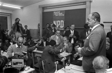 NPD verkiezingsbijeenkomst in Nordhorn, Duitsland Adolf Von Thadden spreekt, ov, Bestanddeelnr 922-7342