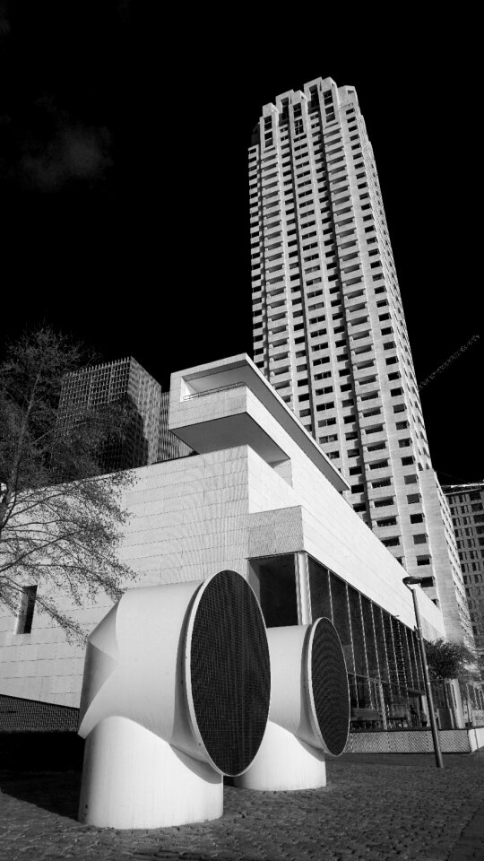 Building contrast tight