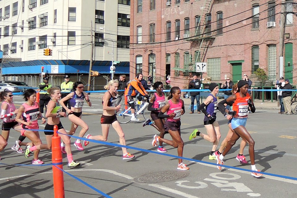 NYC 2013 Marathon Fem lead mile 14 jeh