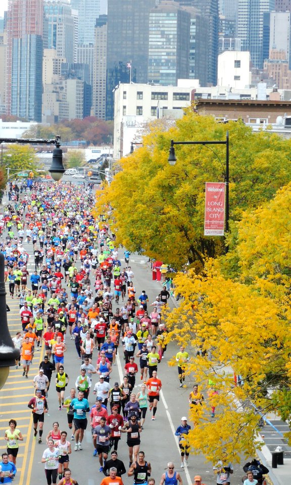 NYC 2113 Marathon thunder nearing Court Square IRT jeh