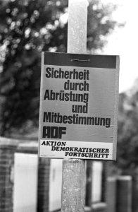 NPD verkiezingsbijeenkomst in Nordhorn, verkiezingsbord A verzamelpartij van kle, Bestanddeelnr 922-7319