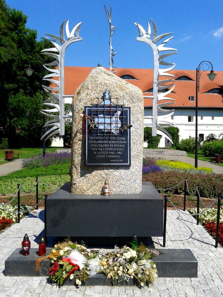 Nowy pomnik żołnierzy wyklętych w Toruniu
