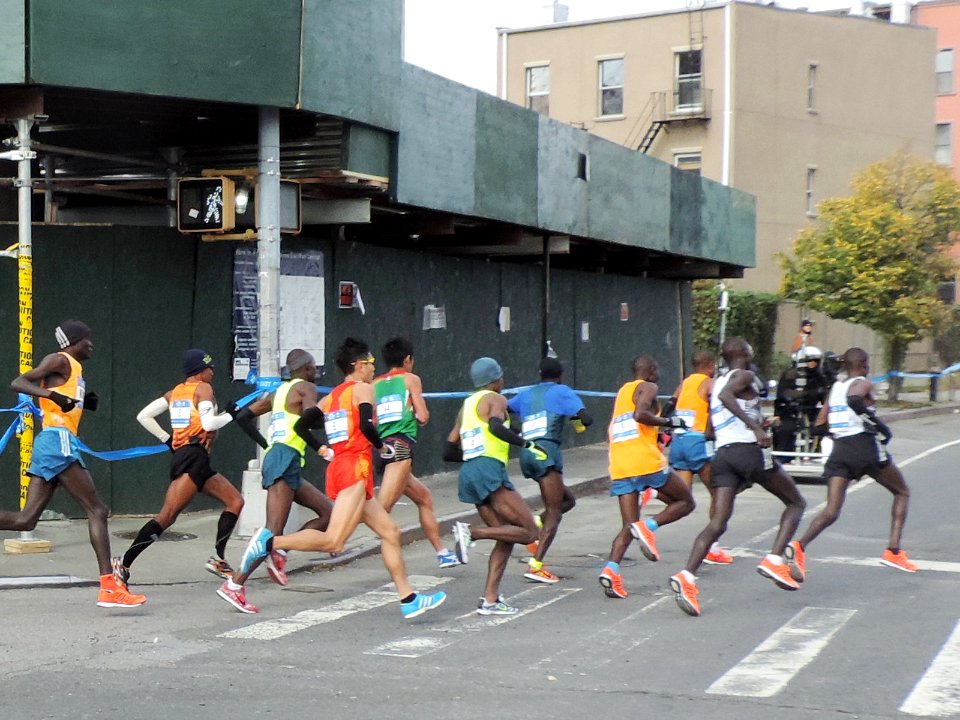 NYC 2014 Marathon Greenpoint Av masc lead jeh