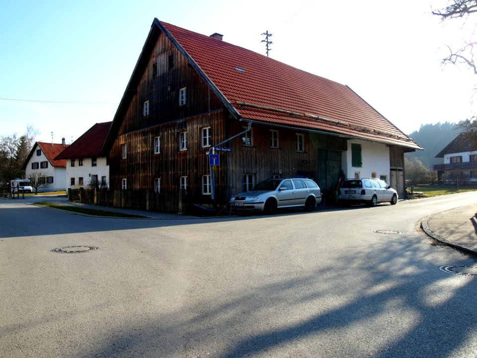 Obere Ringstraße 1 (Erpfting)