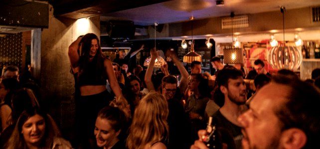 Obere Tanzfläche im Nachtclub Schwarzes Schaaf in Tübingen 2019 001
