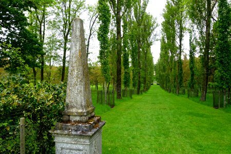 Obelisk allee - Buscot Park Gardens - Oxfordshire, England - DSC00304