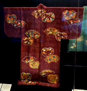 Nuihaku Garment (Noh costume), Edo period, 18th century, bamboo and fan-shaped paper design on purple ground, view 1 - Tokyo National Museum - DSC06185