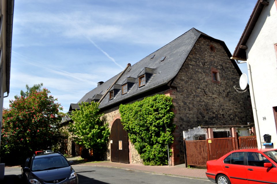 Ober-Erlenbach, Bornstraße 18, Zehntscheune