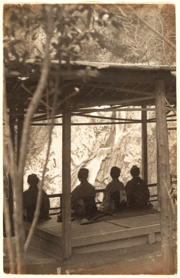 Nunobiki watterfall four women under a shelter looking at the waterfall by Adolf de Meyer 1900-1910