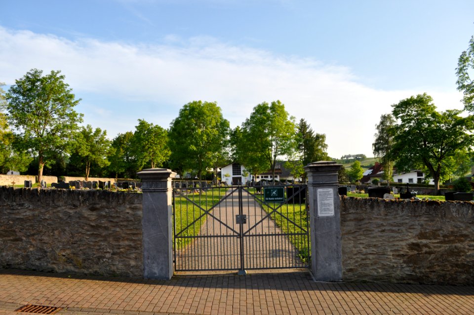 Oberbrechen, Friedhofsmauer