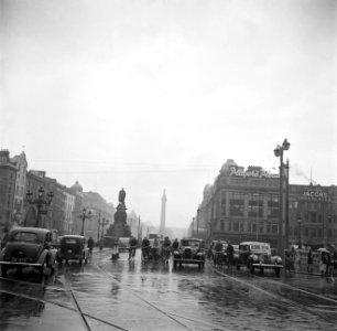 O'Connellstreet in Dublin, met op de achtergrond Nelson's Pillar, Bestanddeelnr 191-0841 photo