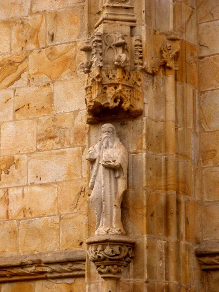 Oñate - Iglesia de San Miguel Arcángel, claustro 27