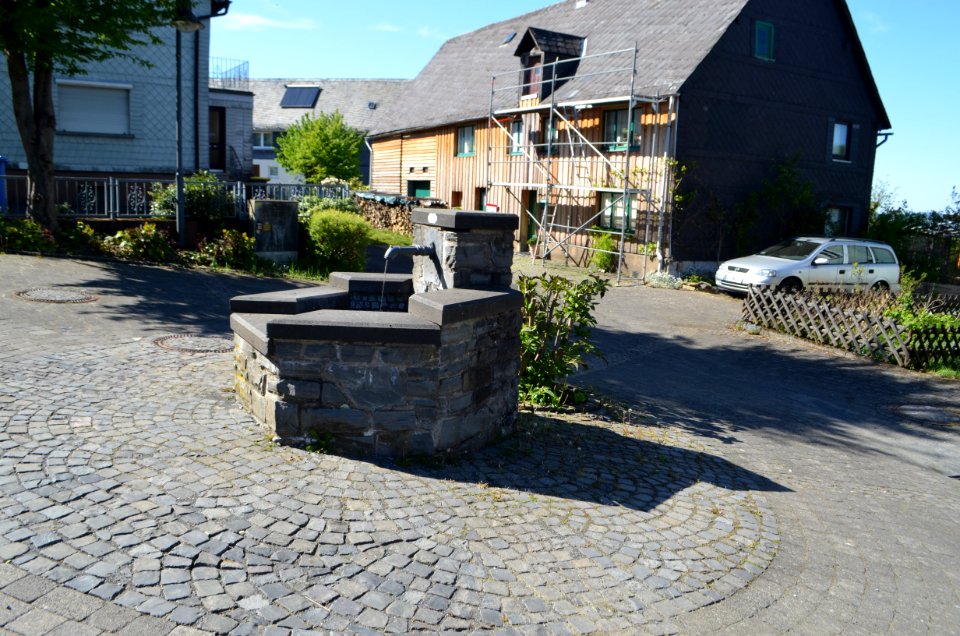 Oberdreisbach, Brunnenstraße, alter Brunnen (1)