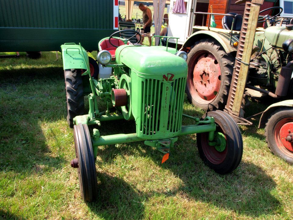NZ diesel tracktor pic2