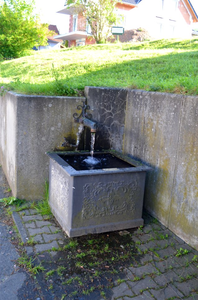 Oberems, Hauptstraße, Brunnen