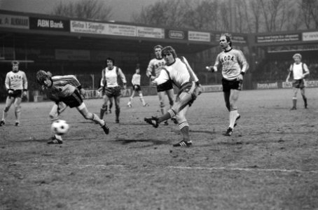 Nygaard scoort het 1e doelpunt voor AZ, v.l.n.r. de Jong, Ziegler(Roda), Ressel , Bestanddeelnr 930-1853