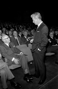 NVV-congres in RAI Amsterdam. 9a A. H. Kloos ten voeten uit, 10a Kloos verwelkom, Bestanddeelnr 922-8359