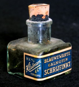 NV vh Klutman & Co, Terborg, Blauwzwarte Galnoten Schrijfinkt, inktpotje, foto 1