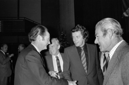 NVV-verbondsvergadering in RAI, Amsterdam vlnr minister Boersma, Kloos, voo, Bestanddeelnr 928-2887