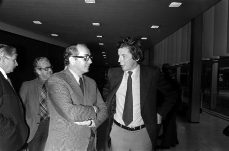 NVV-verbondsvergadering in RAI, Amsterdam NVV-voorzitter Kok (rechts) en Arie G, Bestanddeelnr 928-2910