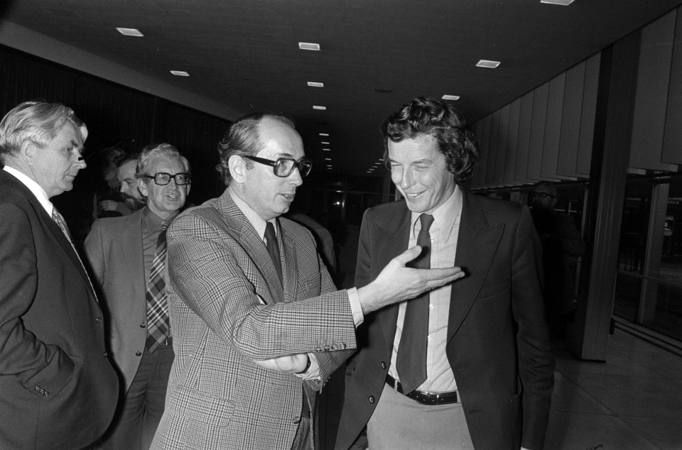 NVV-verbondsvergadering in RAI, Amsterdam NVV-voorzitter Kok (rechts) en Arie G, Bestanddeelnr 928-2909