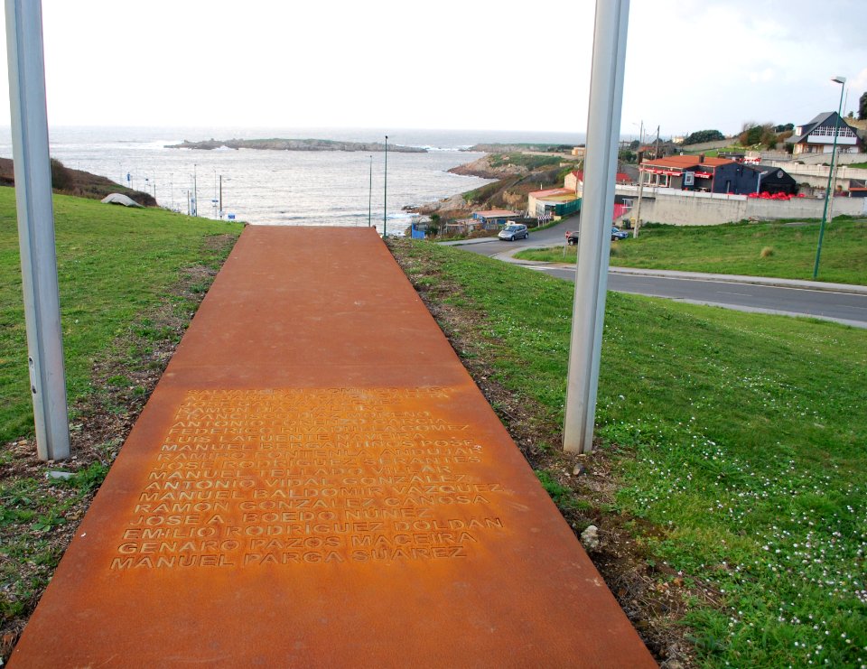 O Portiño Monumento aos mártires eina983wGL
