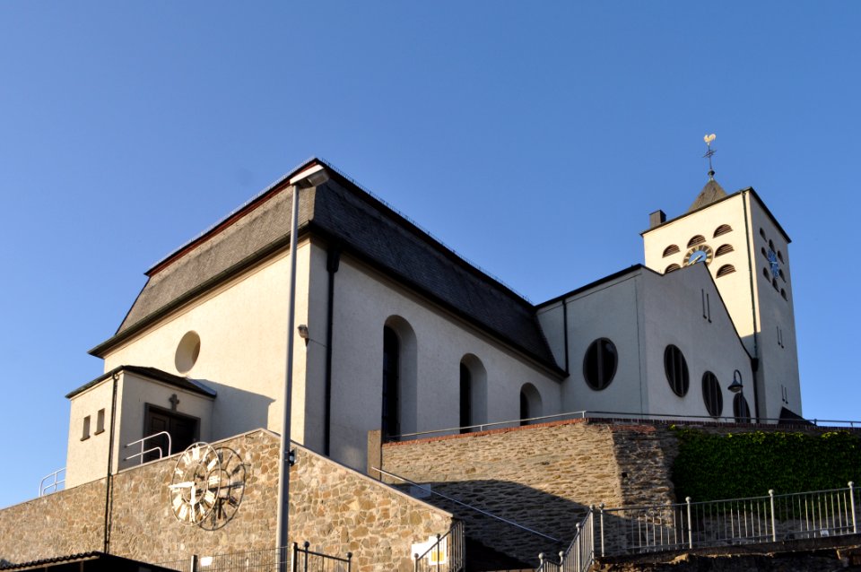 Oberbrechen, Kirche