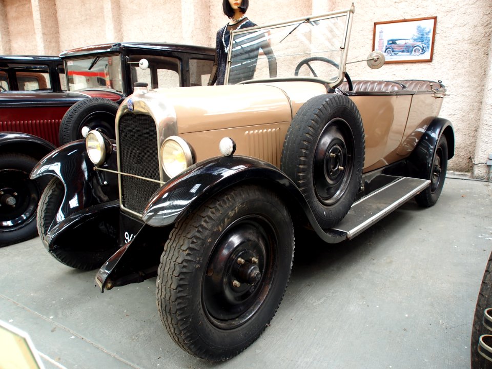 Old beige Citroën of the Association Lorraine des Amateurs dAutomobiles, pic2