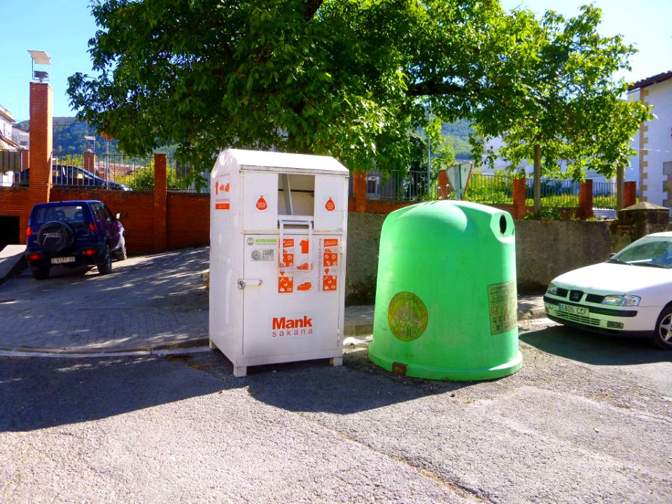 Olazagutía - Contenedores de reciclaje 2