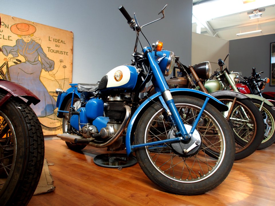 Old blue BSA, Musée de la Moto et du Vélo, Amneville, France, pic-133
