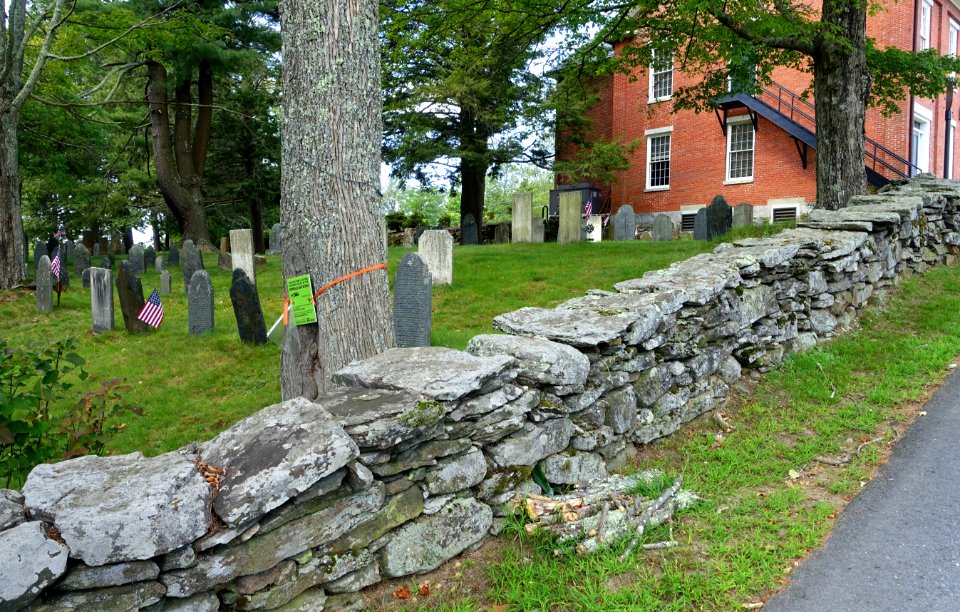 Old Burial Ground - Sturbridge, Massachusetts - DSC06010