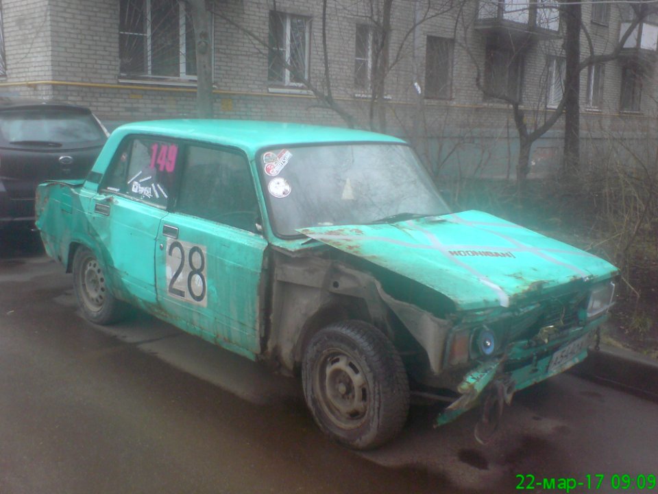 Old and broken LADA 2105