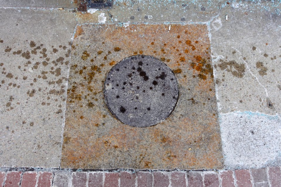 Old - streethole cover - Cambridge, MA - DSC02851