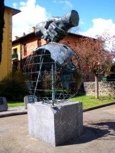 Oñate - Monumento a los pueblos hermanados solidariamente