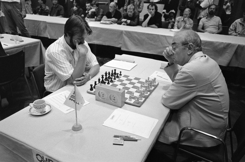 Ohra schaaktoernooi John van der Wiel tegen Kortsjnoij (r), Bestanddeelnr 934-2932